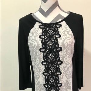 **SOLD** Women’s Black/White Shift Dress